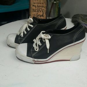 Fashion sneaker wedge